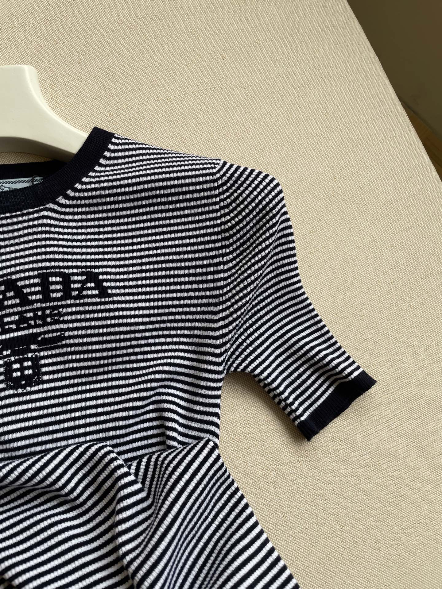 PRADA 26S SHORT-SLEEVE KNIT TOP 1003