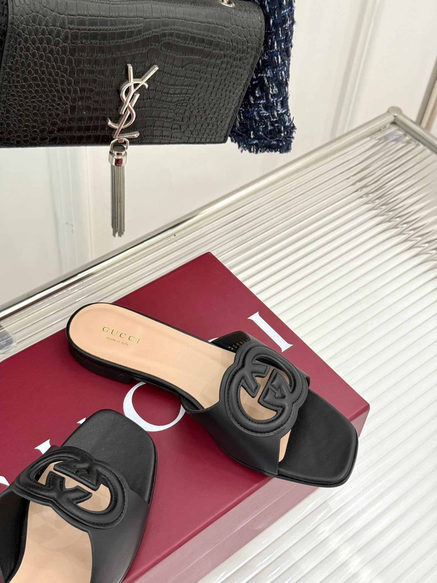 SLIDE SANDALS IN BURNT BLACK CALFSKIN