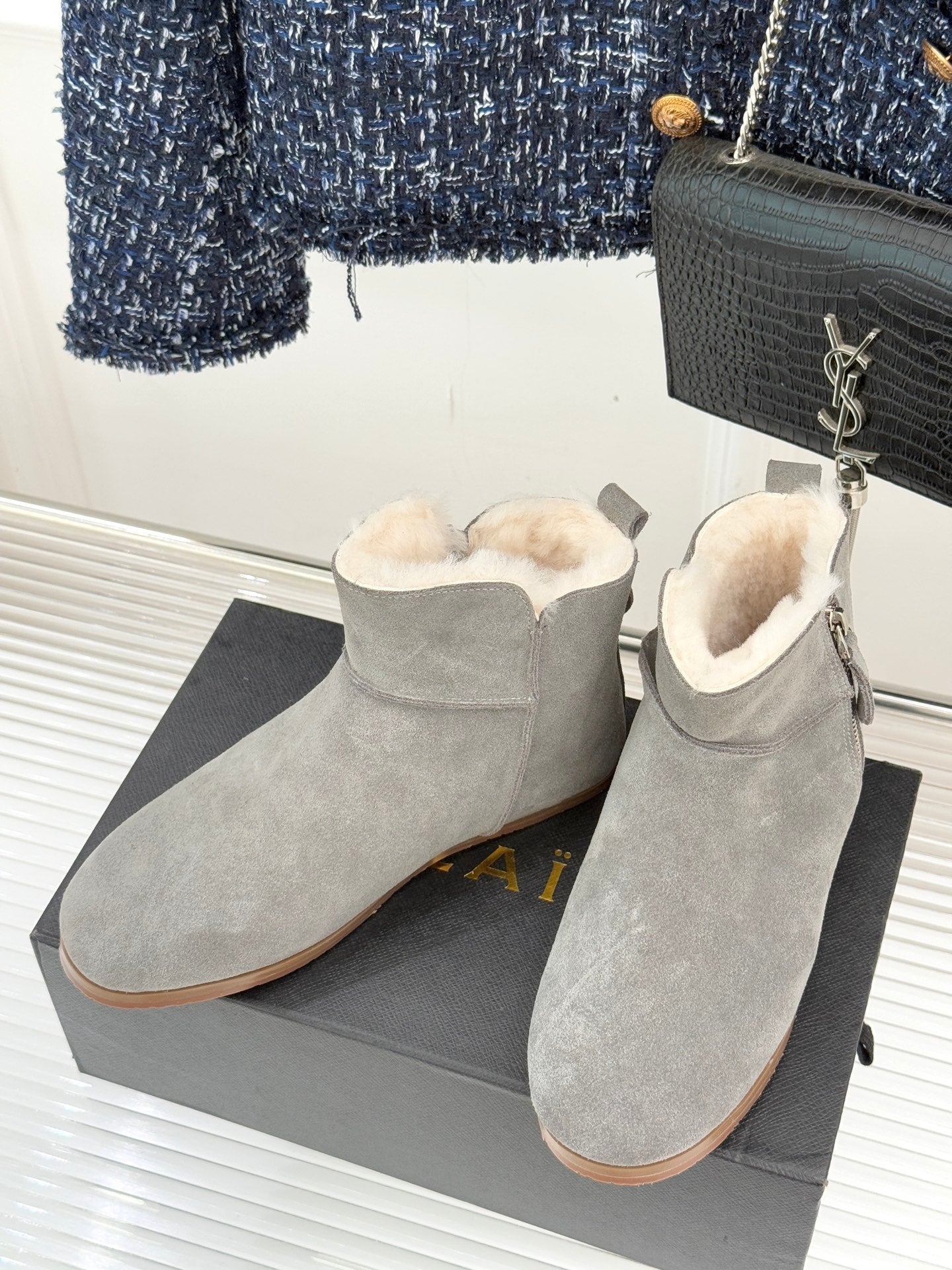 ALAIA 26S SNOW BOOTS IN GREY SUEDE AND WOOL