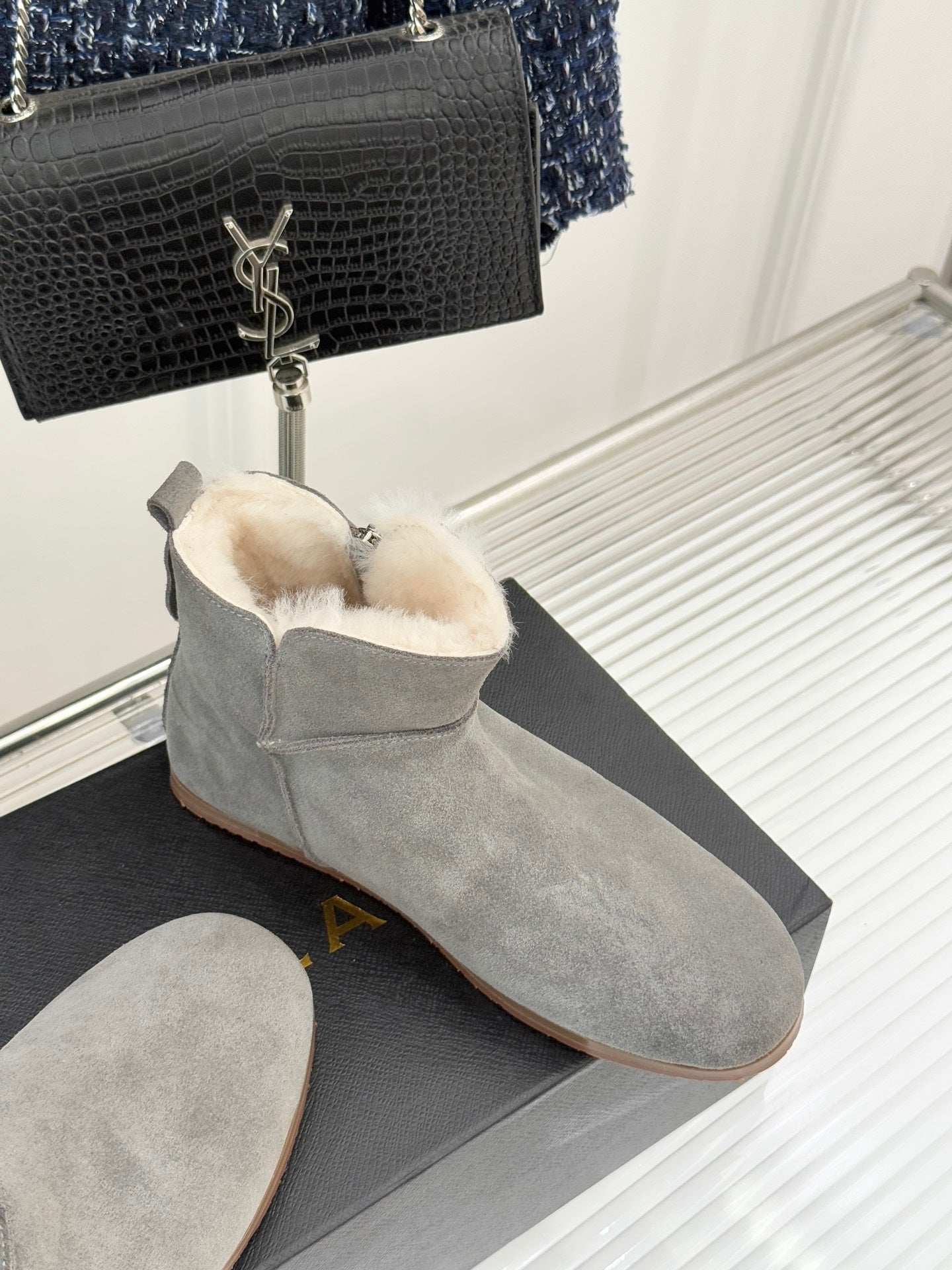 ALAIA 26S SNOW BOOTS IN GREY SUEDE AND WOOL