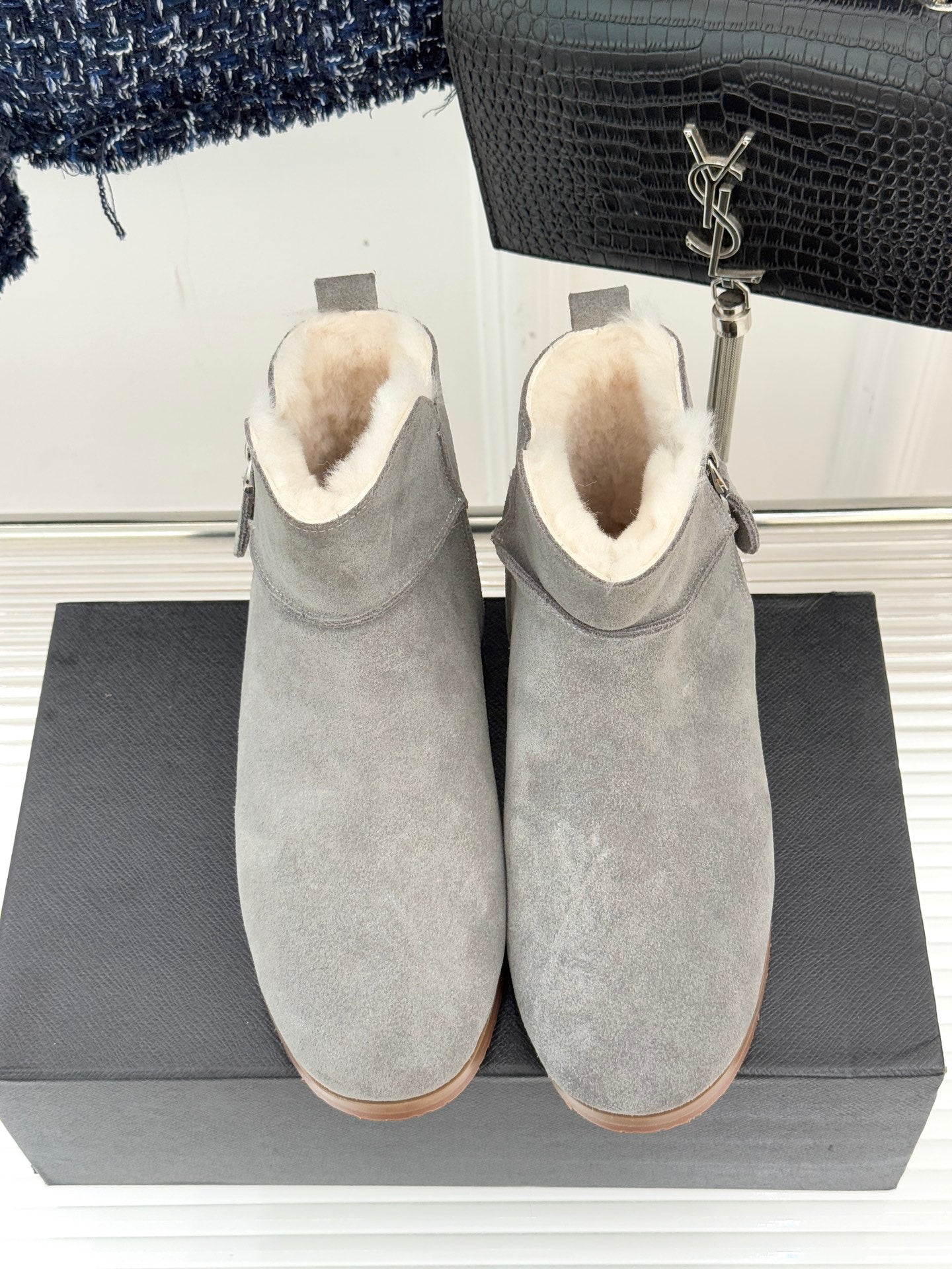 ALAIA 26S SNOW BOOTS IN GREY SUEDE AND WOOL