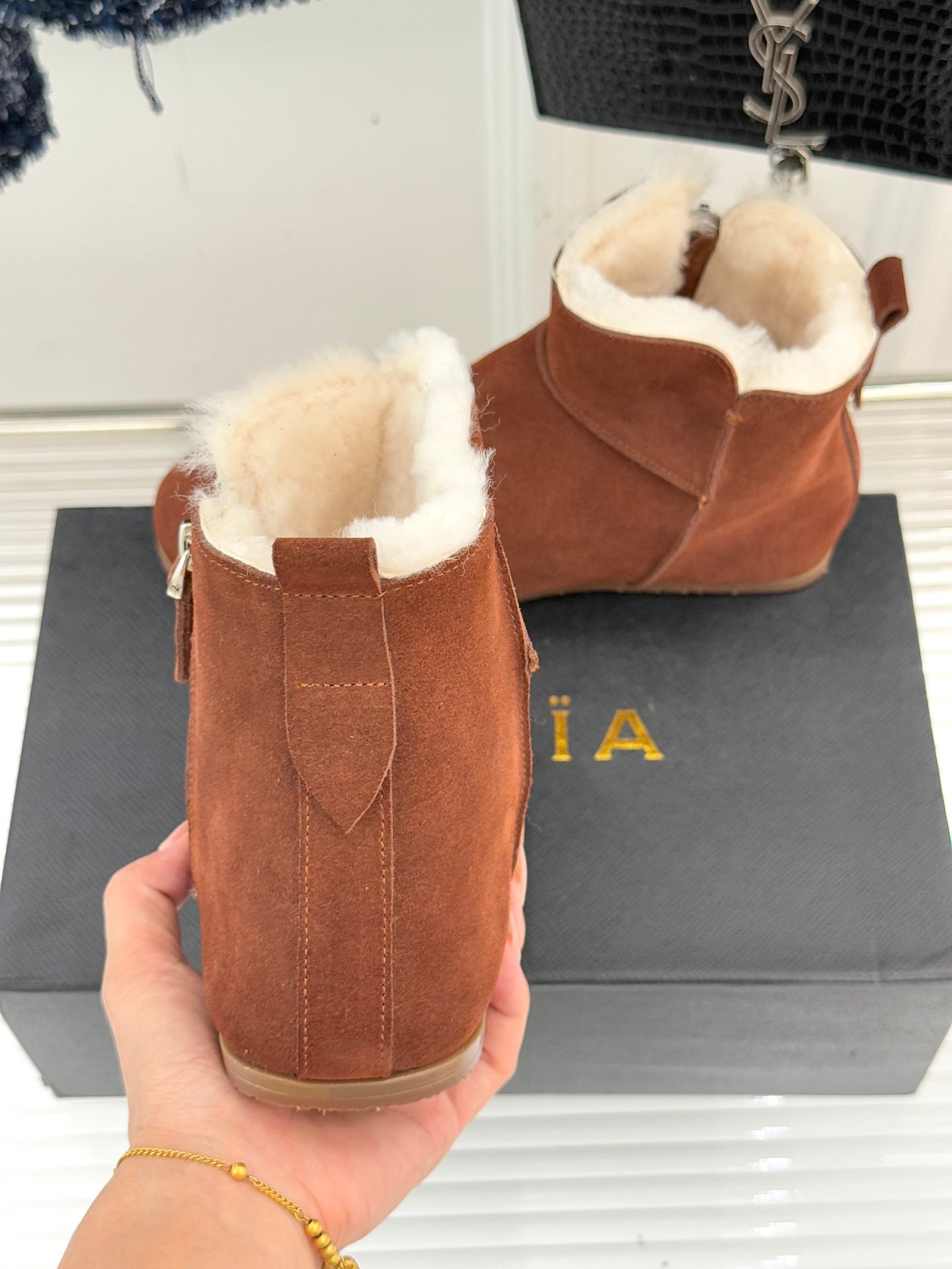 ALAIA 26S SNOW BOOTS IN BURNT BROWN SUEDE AND WOOL