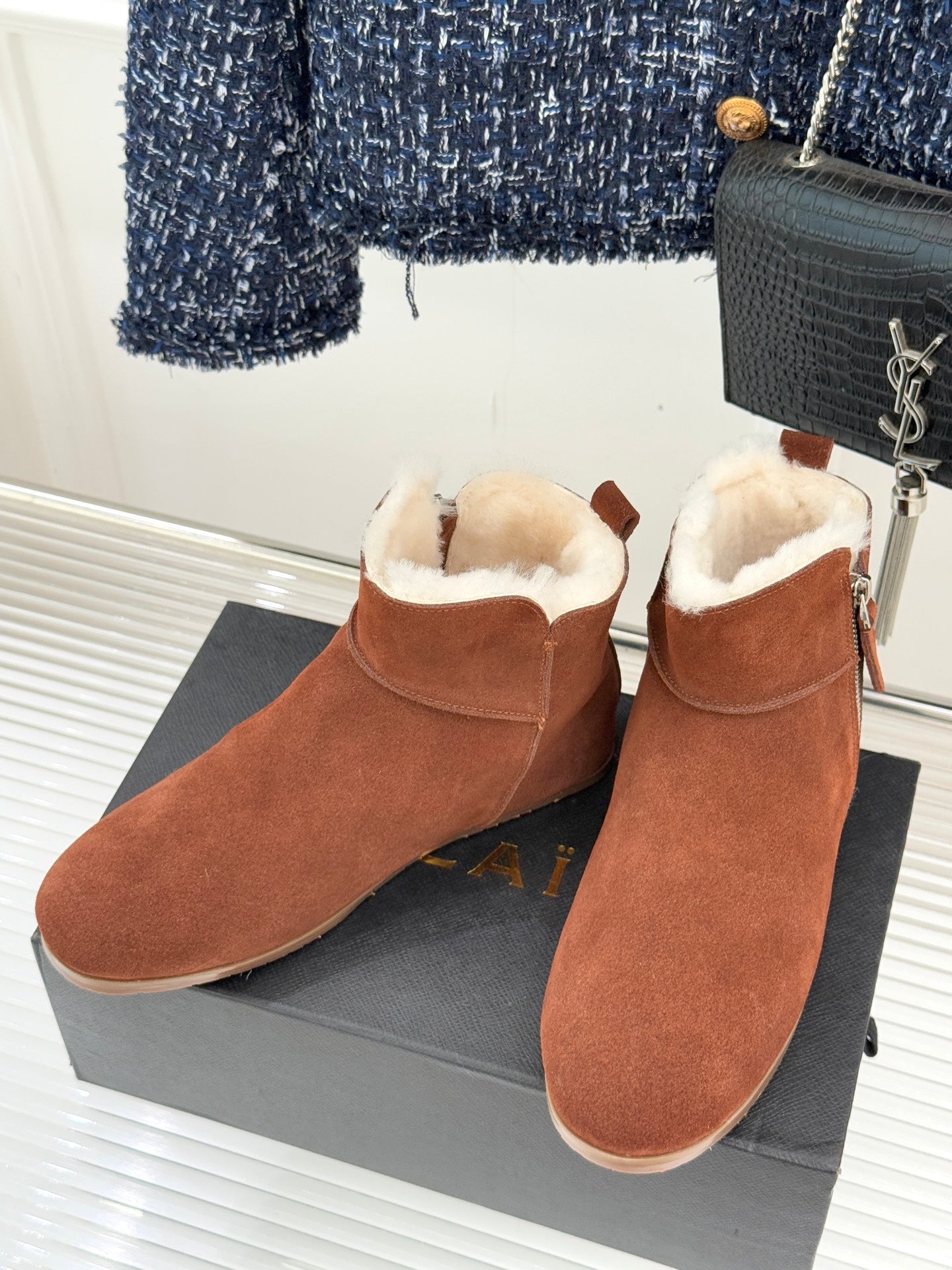 ALAIA 26S SNOW BOOTS IN BURNT BROWN SUEDE AND WOOL