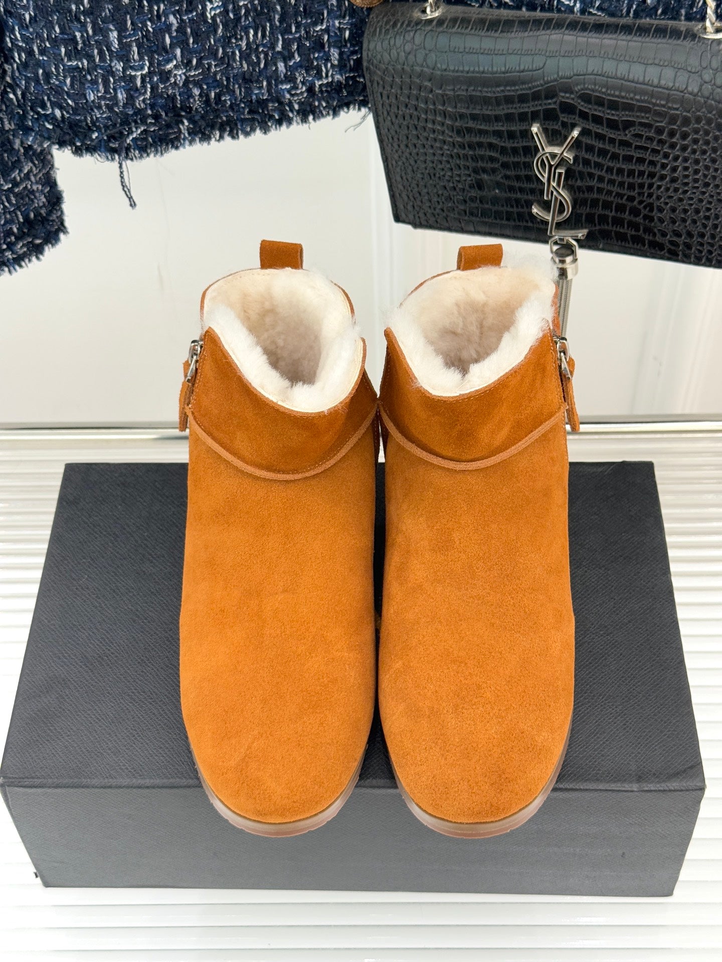 ALAIA 26S SNOW BOOTS IN DARK ORANGE SUEDE AND WOOL