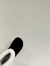 ANKLE BOOTS IN BLACK SUEDE AND FLEECE LINING