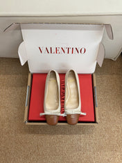 VALENTINO 26S HEELED BALLET FLATS IN BROWN AND CREAM WHITE CALFSKIN