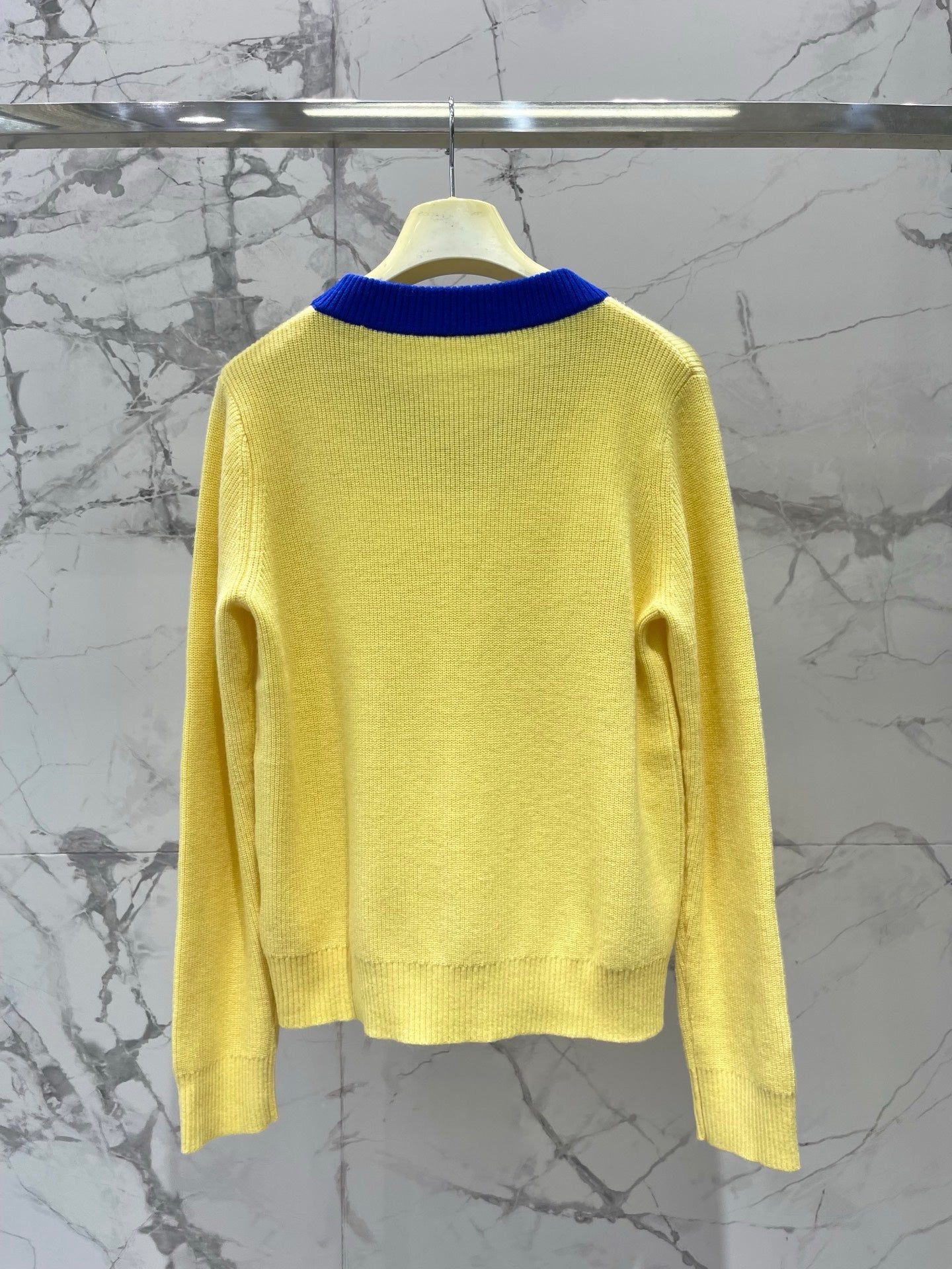 LOEWE 26S V-NECK KNITTED SWEATER 555