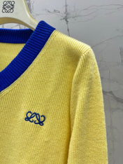 LOEWE 26S V-NECK KNITTED SWEATER 555