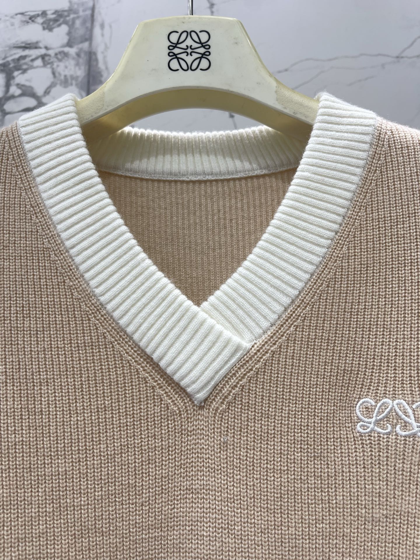 LOEWE 26S V-NECK KNITTED SWEATER 554
