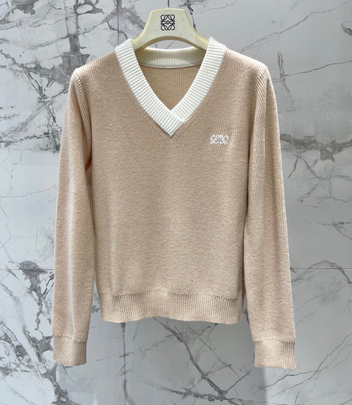 LOEWE 26S V-NECK KNITTED SWEATER 554