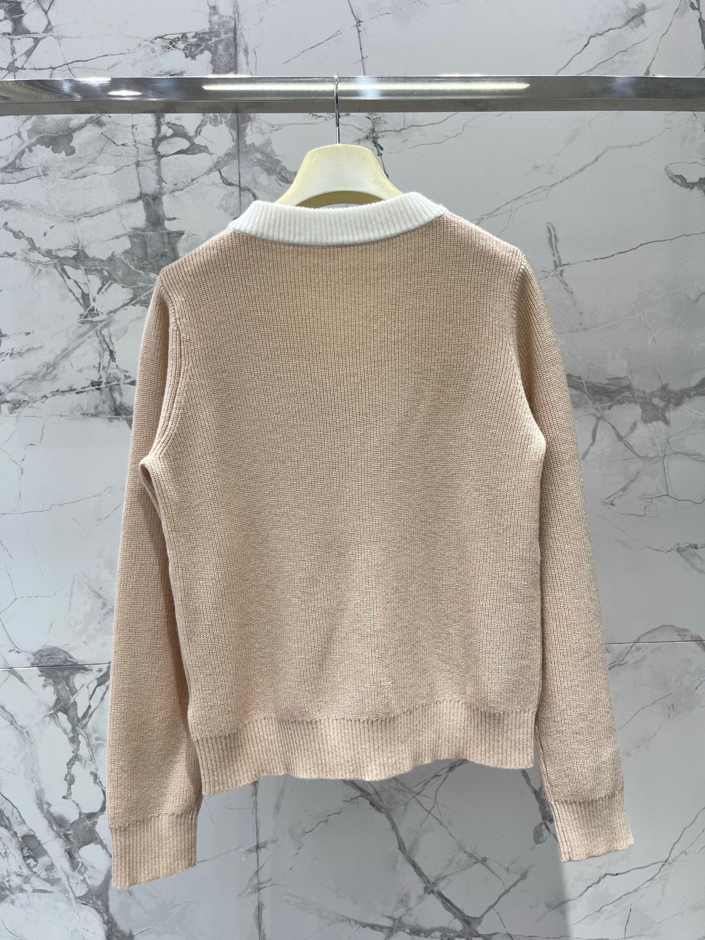 LOEWE 26S V-NECK KNITTED SWEATER 554