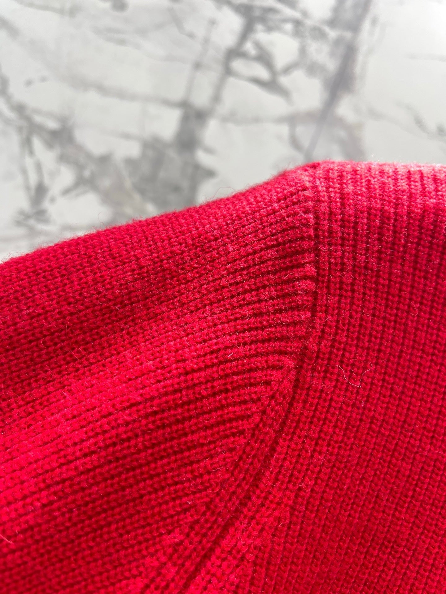 LOEWE 26S V-NECK KNITTED SWEATER 553
