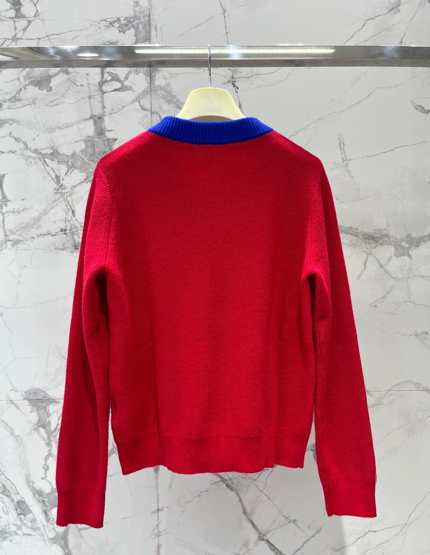 LOEWE 26S V-NECK KNITTED SWEATER 553