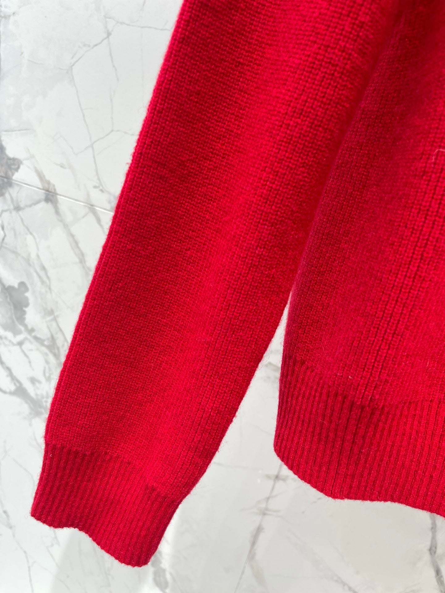 LOEWE 26S V-NECK KNITTED SWEATER 553