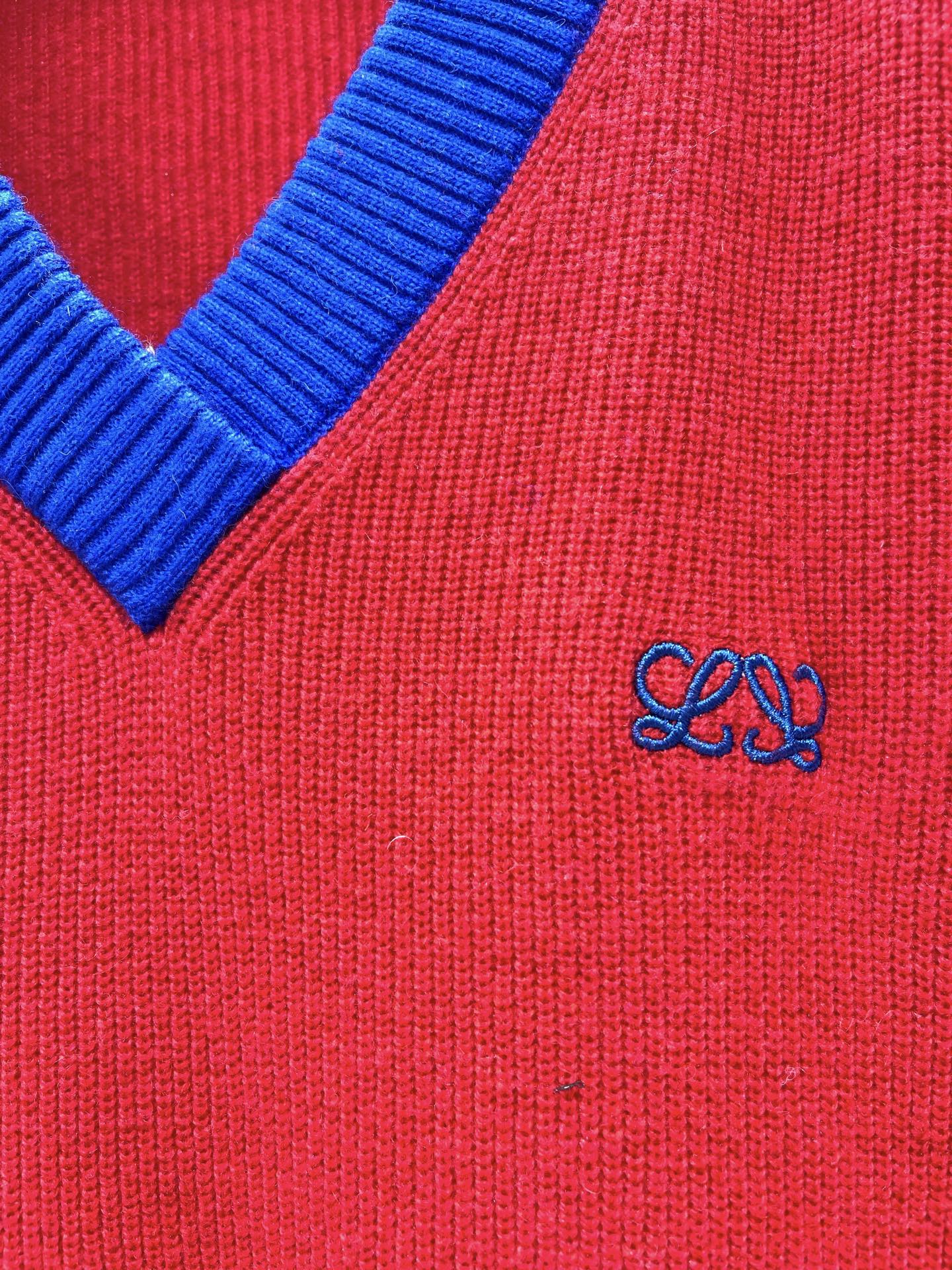 LOEWE 26S V-NECK KNITTED SWEATER 553