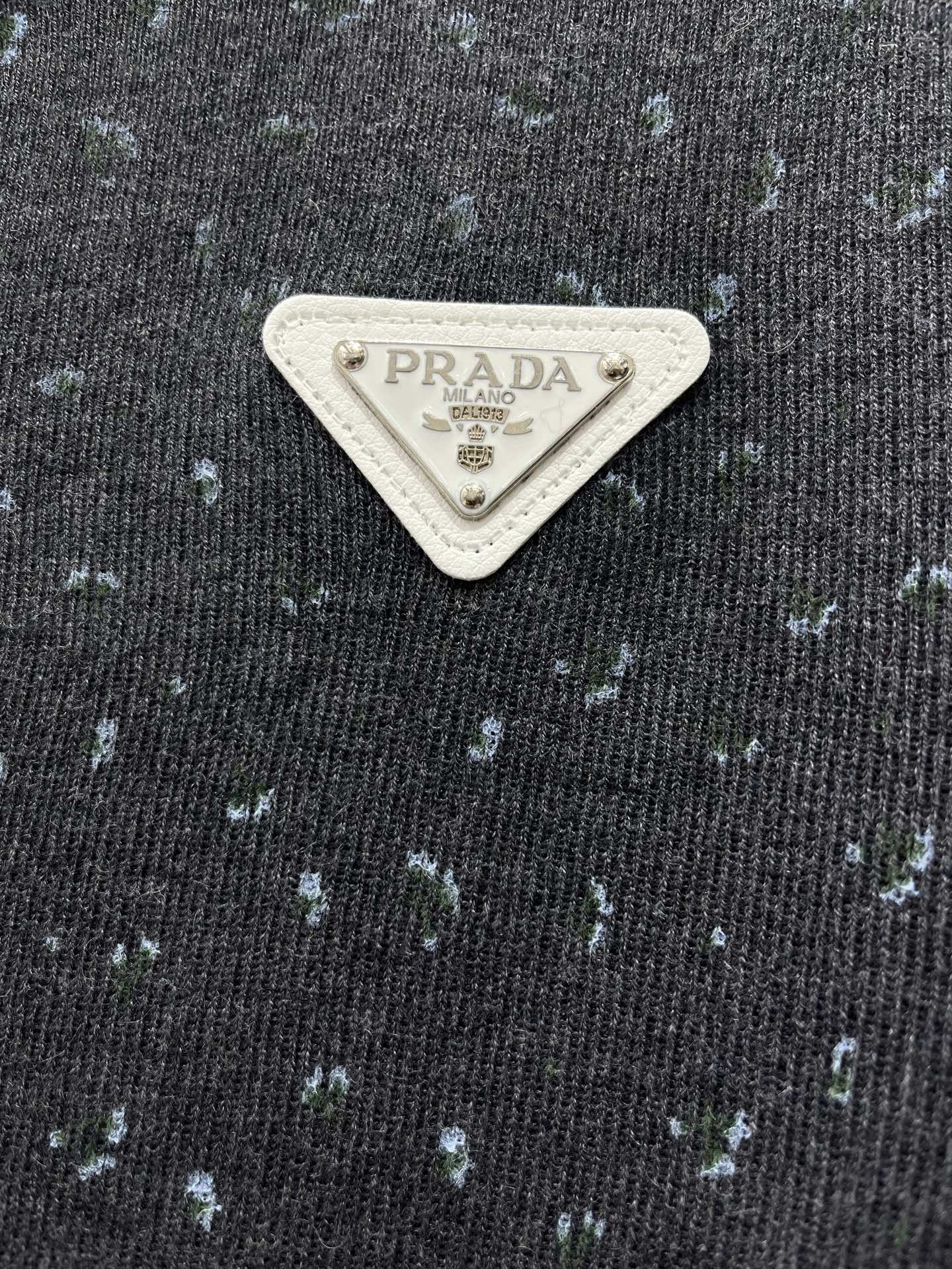 PRADA 26S KNIT CARDIGAN 1124