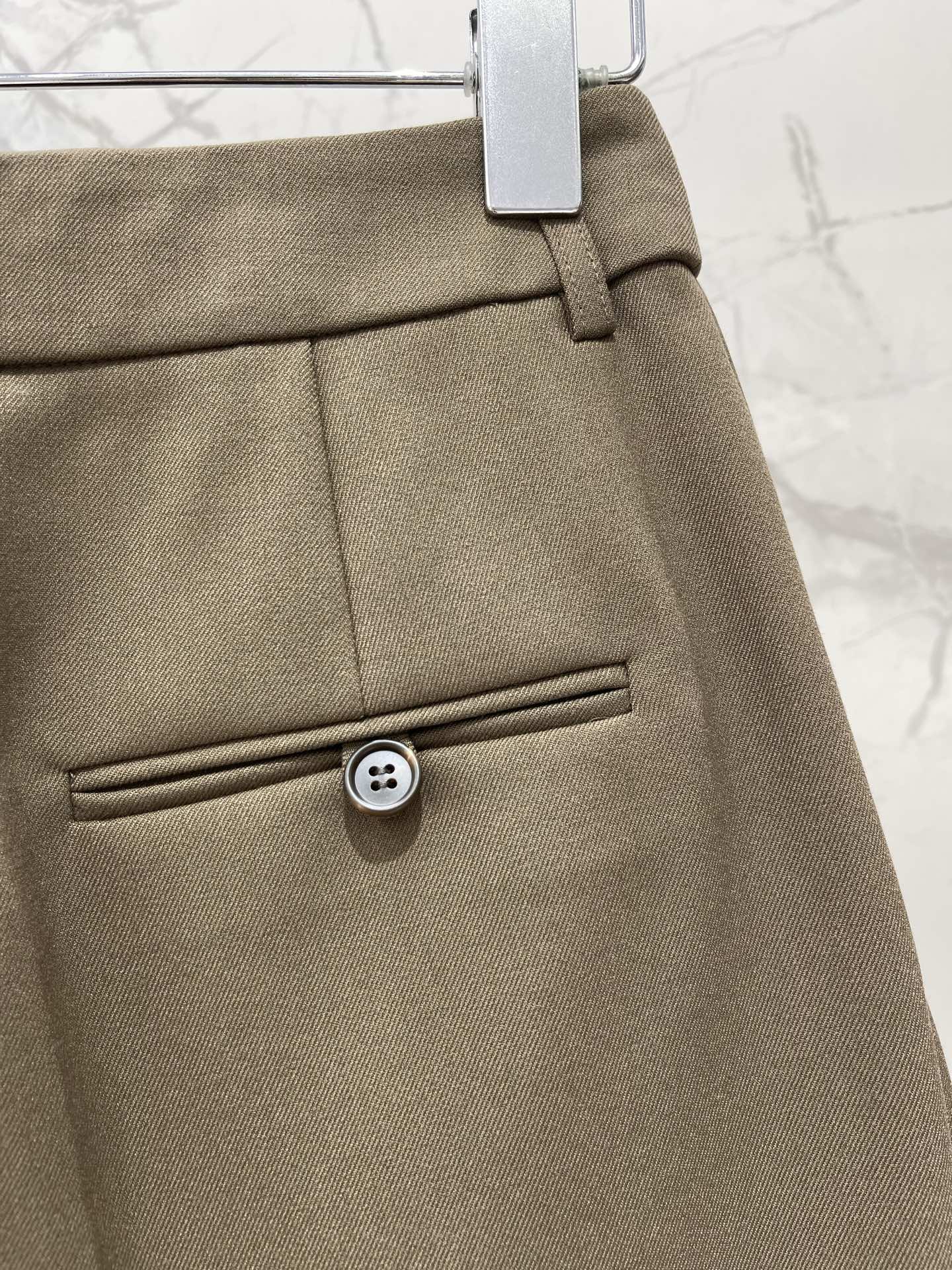 YSL 26S PLEATED BERMUDA SHORTS 455