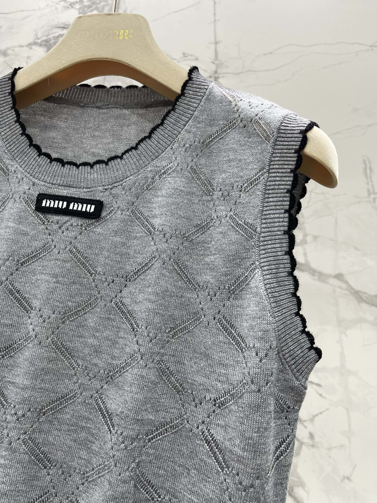 MIUMIU 26S SLEEVELESS KNIT TOP 1435