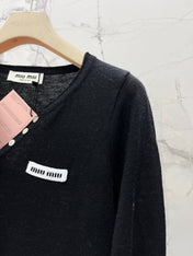 MIUMIU 26S V-NECK BUTTONED LONG-SLEEVE KNIT TOP 1430