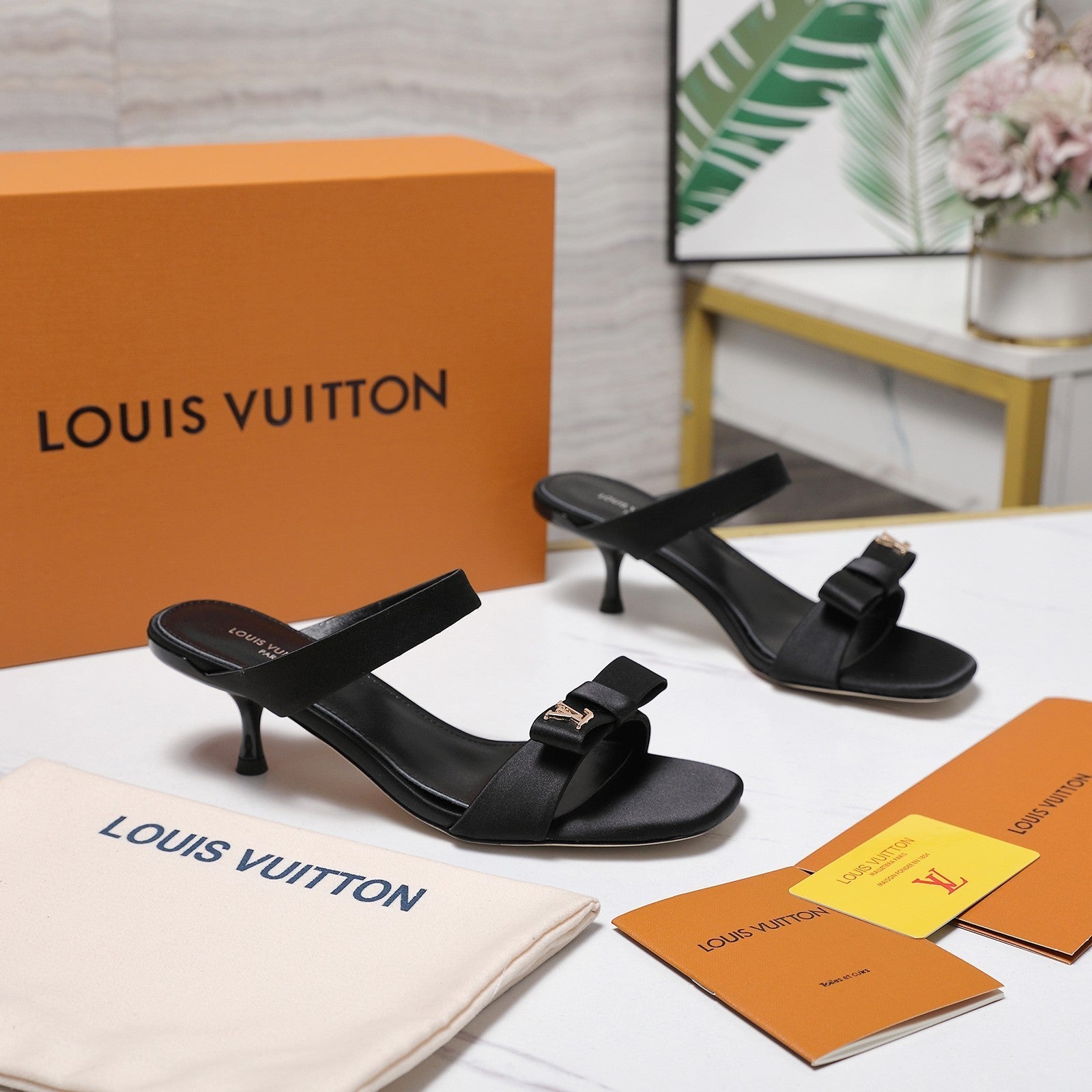 LV 26S SLIDE HEELS 40MM IN BLACK SATIN WITH BOW
