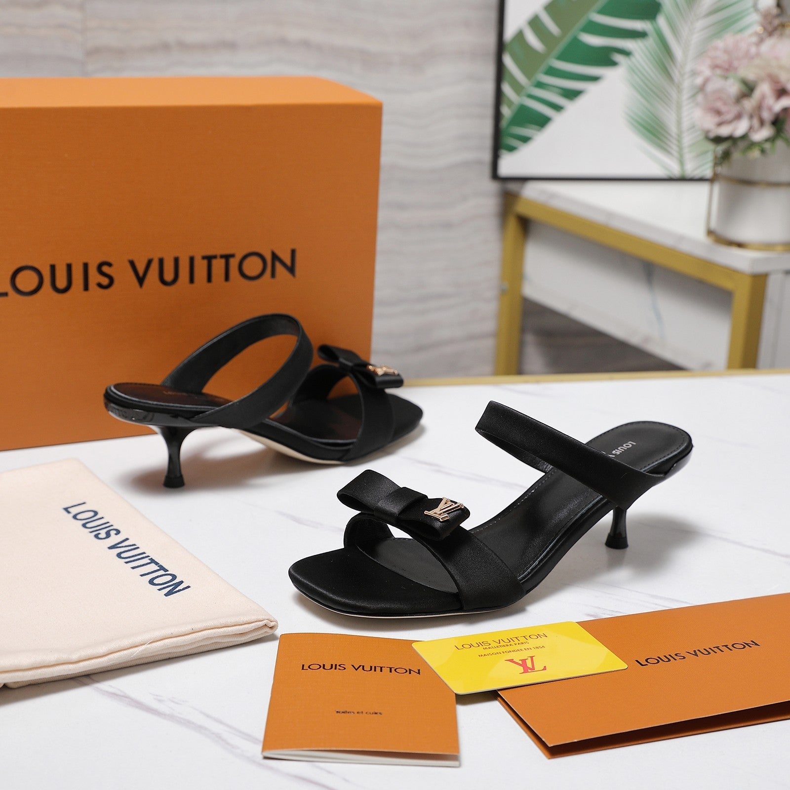 LV 26S SLIDE HEELS 40MM IN BLACK SATIN WITH BOW