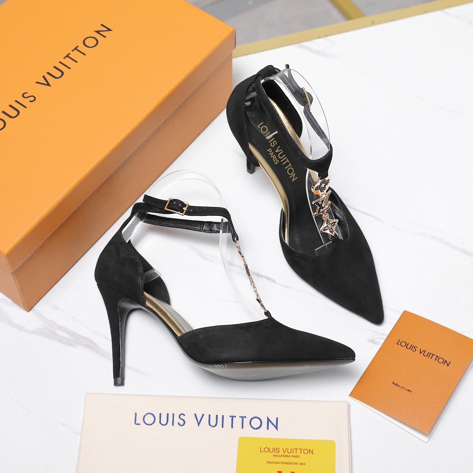 LV 26S POINTED TOE T-STRAP PUMPS 95MM IN BLACK SUEDE GOLD HARDWARE