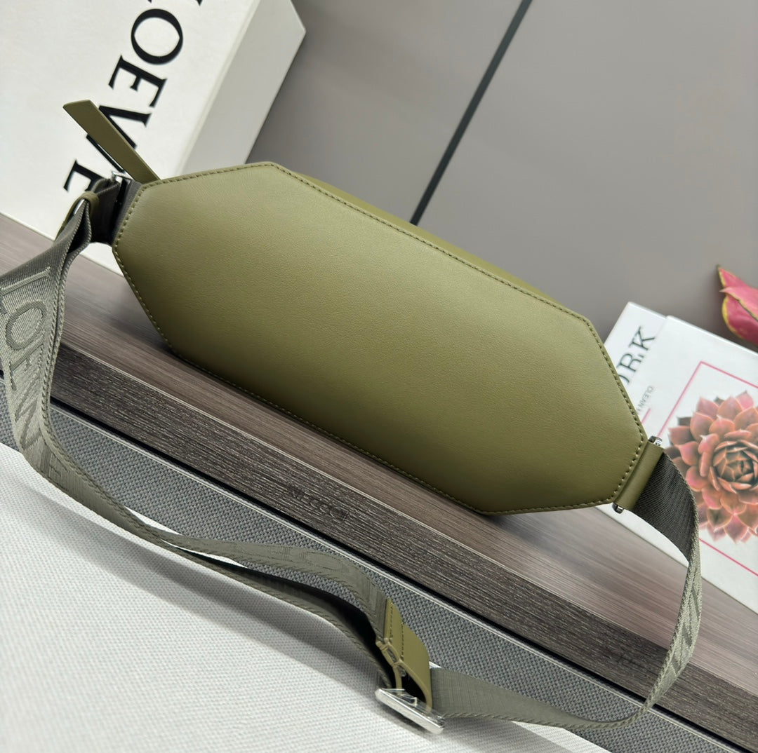 CONVERTIBLE SLING 32 IN OLIVE GREEN CLASSIC CALFSKIN