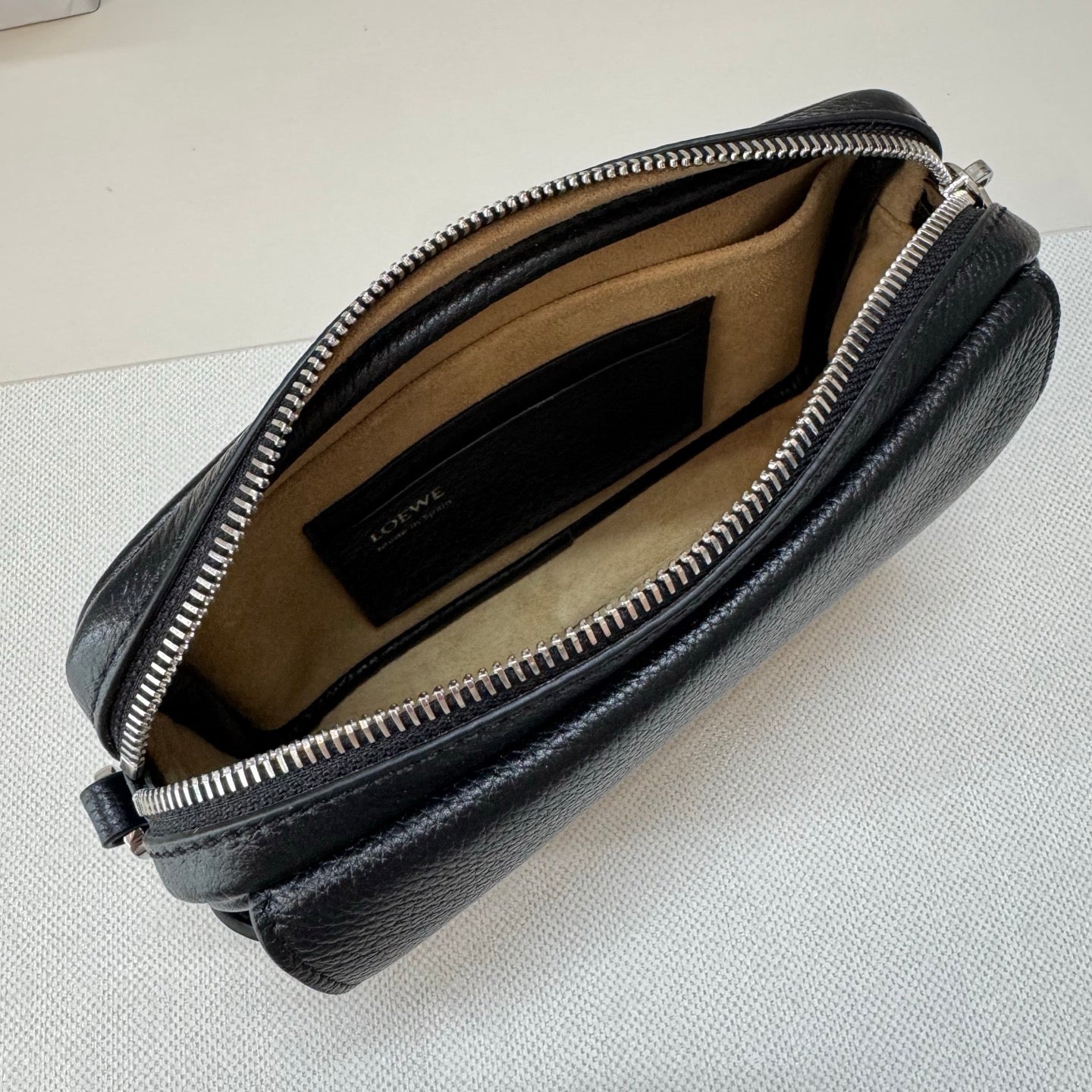LOEWE 25S PEBBLE BAG 20 IN BLACK CALFSKIN SILVER HARDWARE