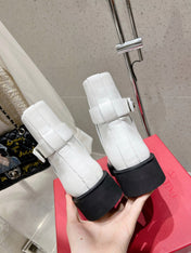 VLOGO SIGNATURE WHITE CALFSKIN ANKLE BOOT 30MM