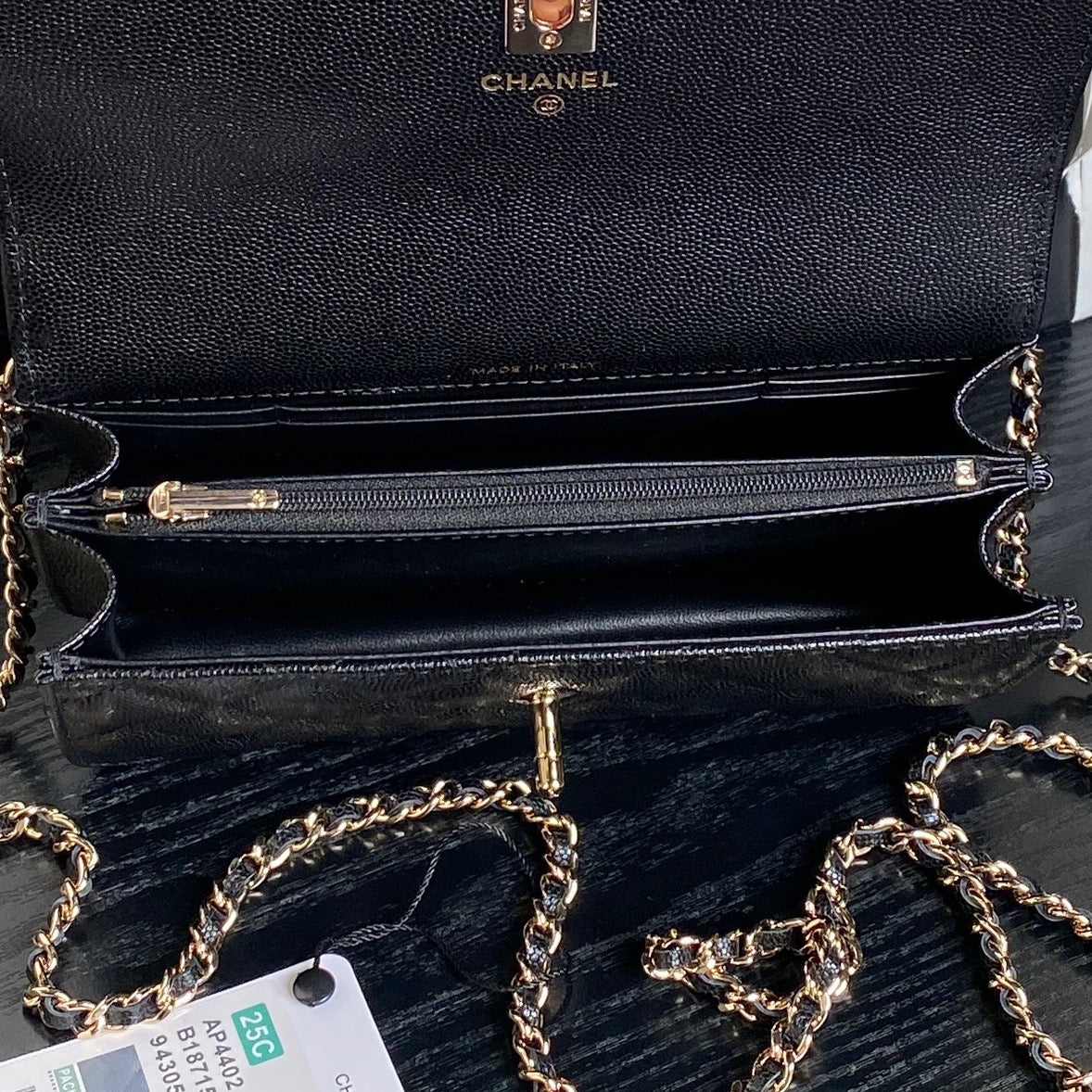 25C FLAP BAG 18 IN BLACK SHINY GRAINED CALFSKIN GOLD HARDWARE