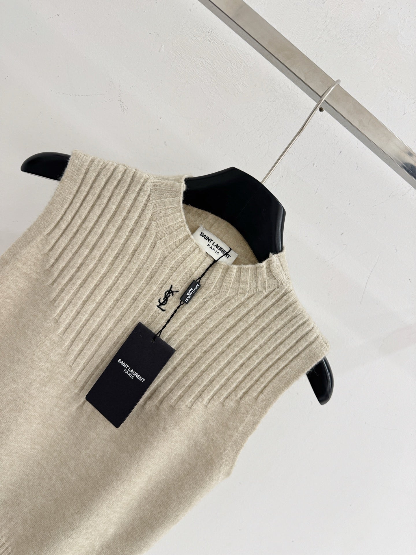 YSL 26S SLEEVELESS MOCK NECK KNIT TOP 492