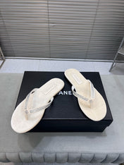 CRYSTAL THONG SANDAL IN WHITE CREAM SUEDE