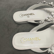 THONG SLIPPERS CAMELLIA IN WHITE CALFSKIN