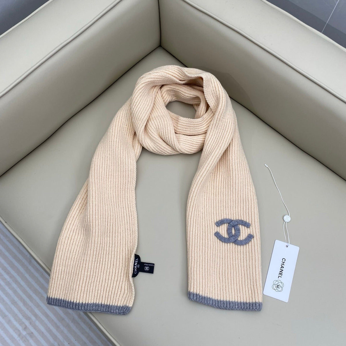 CHANEL 25S SCARF IN CASHMERE 931290