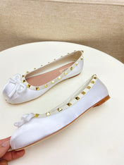 ROCKSTUD PATENT LEATHER BALLERINA IN WHITE SILK