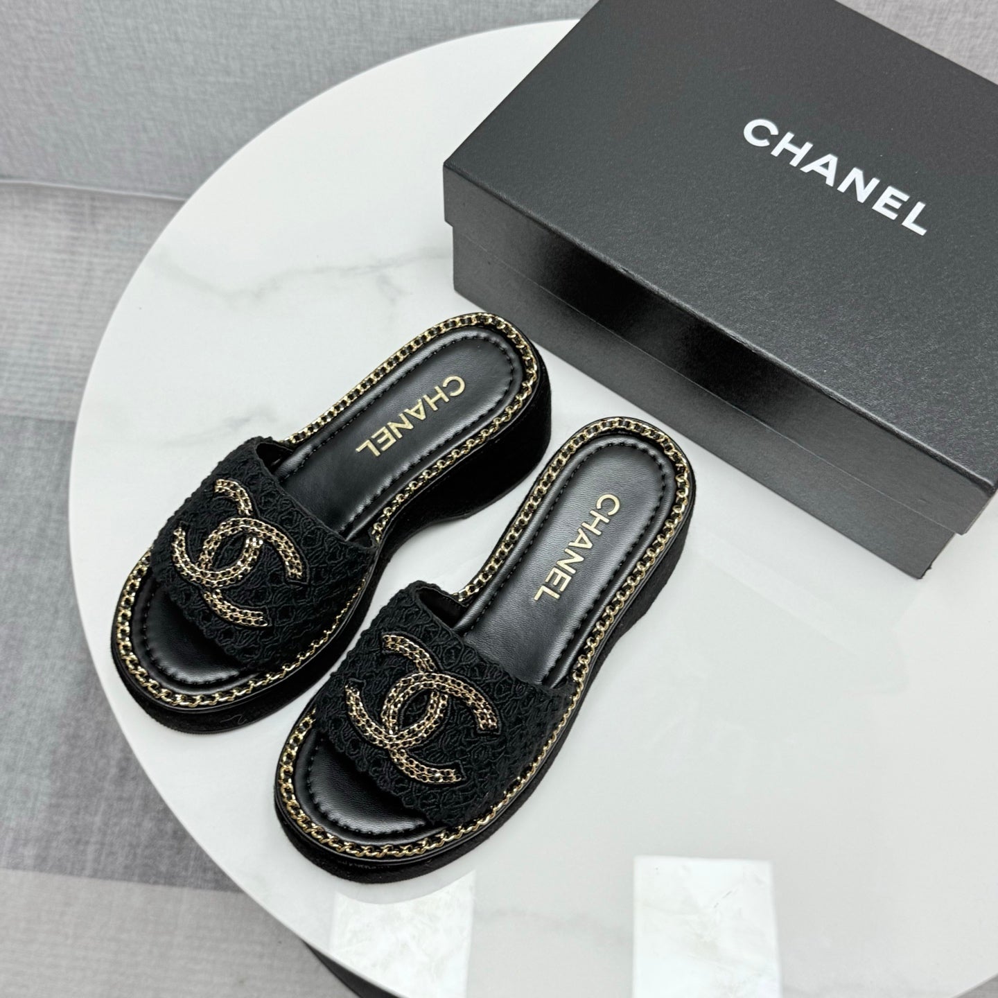 CC WEDGE SOLE SANDALS 25S IN BLACK FABRIC WITH LOGO