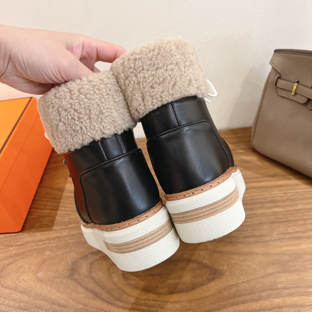 HM 26S SHEARLING HIKING BOOTS IN BLACK CALFSKIN