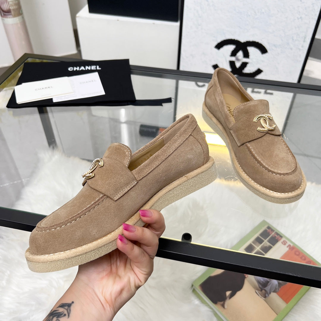 CC PEARL LOGO LOAFERS IN CINNAMON BROWN SUEDE