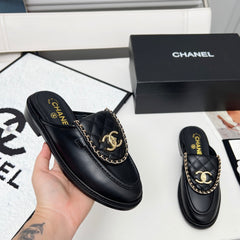 CHANEL 25S MULES WITH CHAIN DETAIL IN BLACK CALFSKIN GOLD HARDWRE