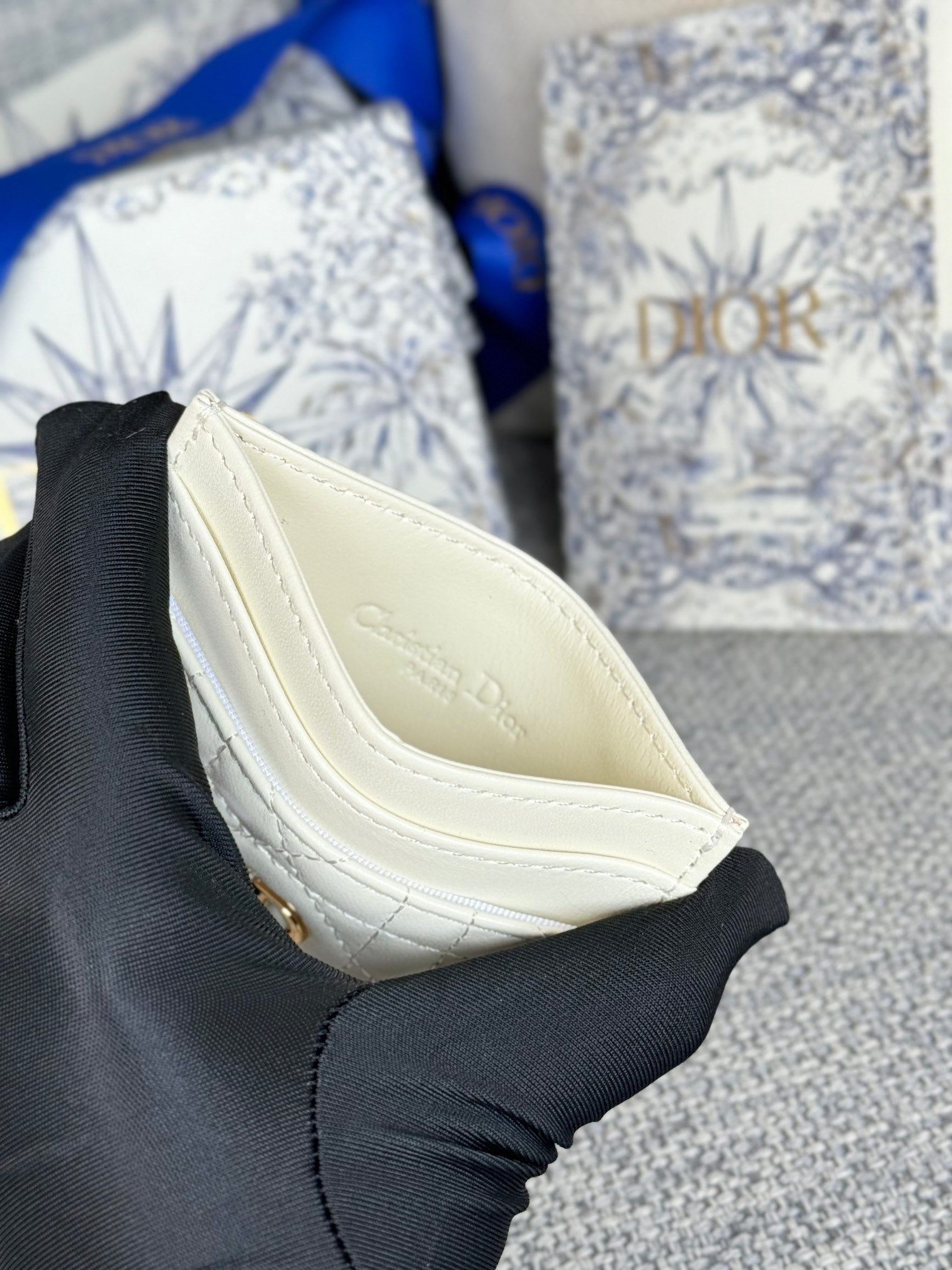 CARO FREESIA CARD HOLDER 10 IN WHITE CANNAGE CALFSKIN