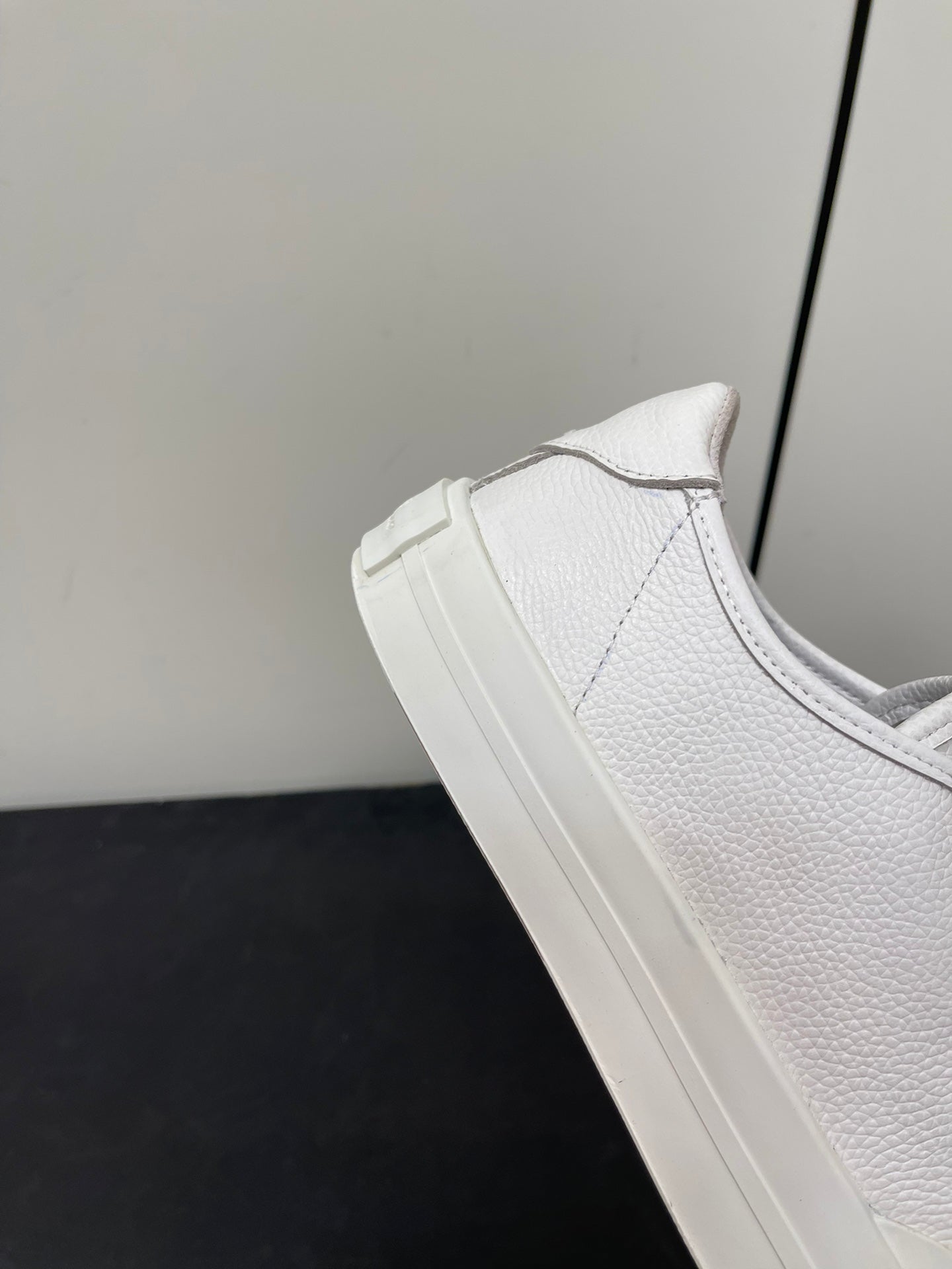 LP CLASSIC BISCUIT SNEAKERS WHITE WITH MULTI-COLOR LACES CALFSKIN