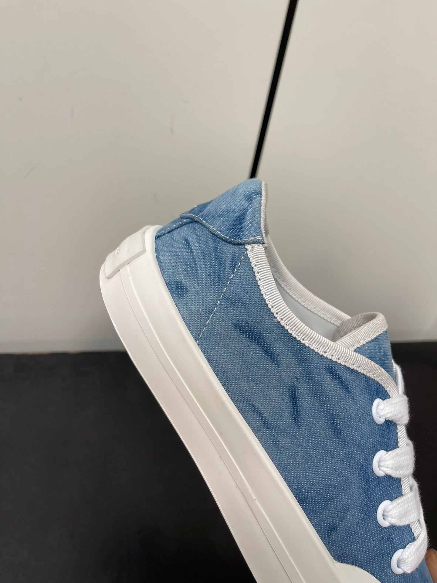 LP CLASSIC BISCUIT SNEAKER SKY CALFSKIN