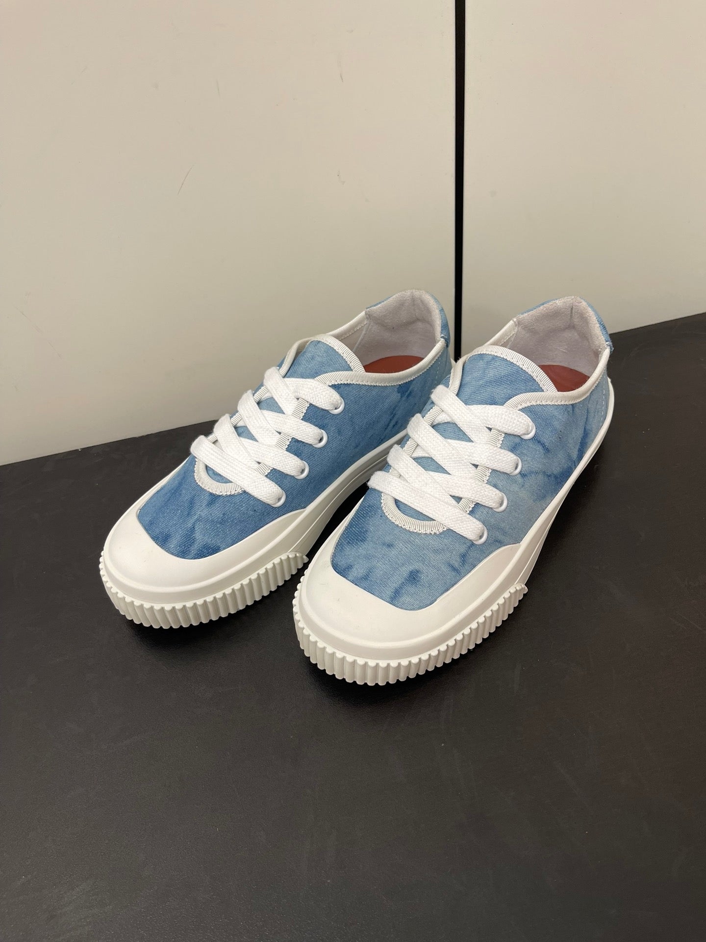 LP CLASSIC BISCUIT SNEAKER SKY CALFSKIN