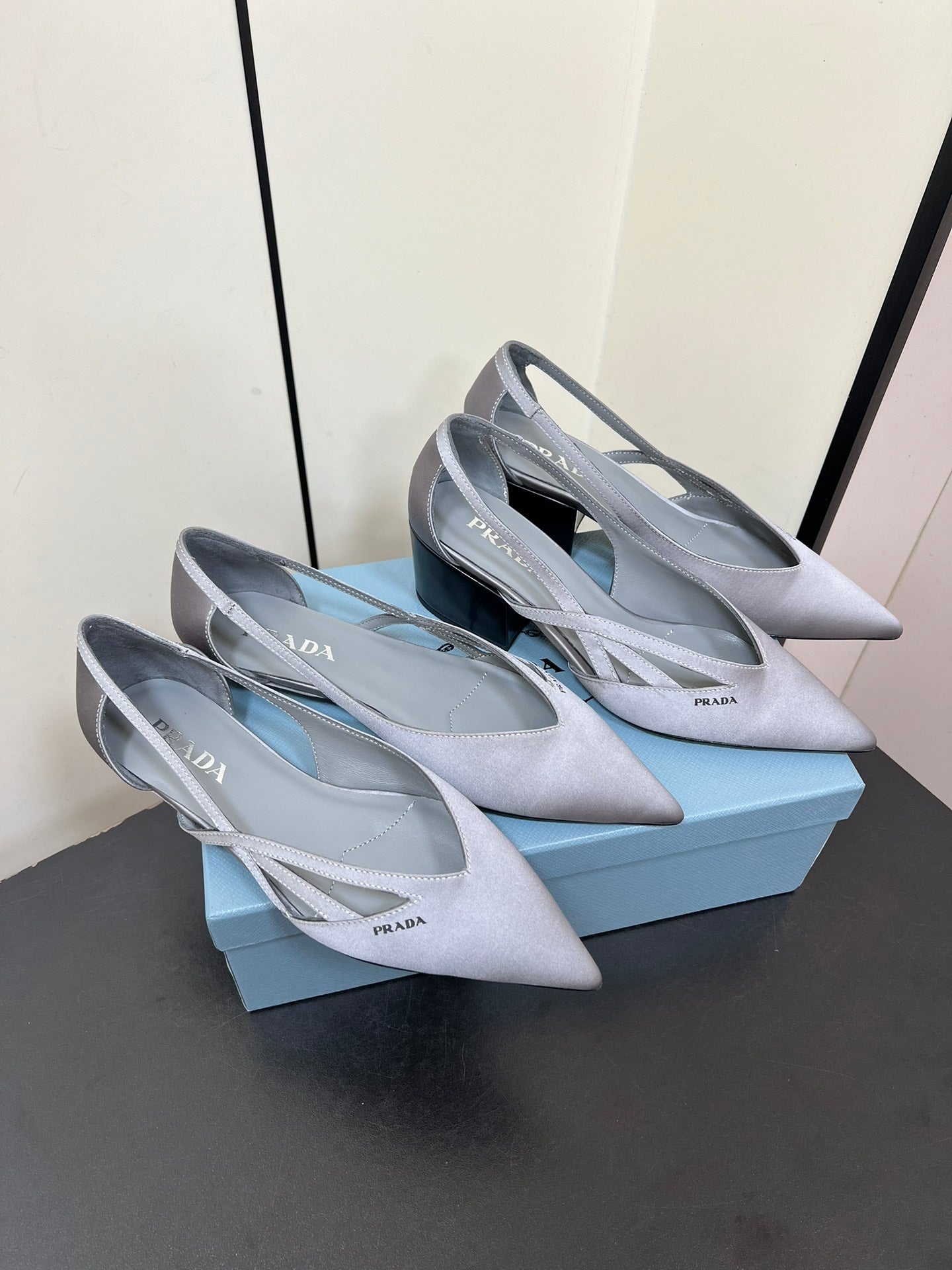 CUT-OUT BALLERINAS IN WARM GRAY SATIN