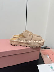 MULES SLIPPERS IN BEIGE SUEDE WITH GOLD COIN
