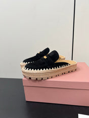 MULES SLIPPERS IN BLACK SUEDE WITH GOLD COIN