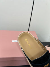 MULES SLIPPERS IN BLACK SUEDE WITH GOLD COIN