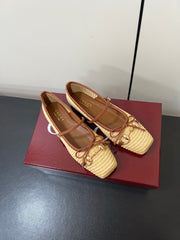 GG MARY JANE 25S IN NATURAL STRAW WITH GOLD HARDWARE