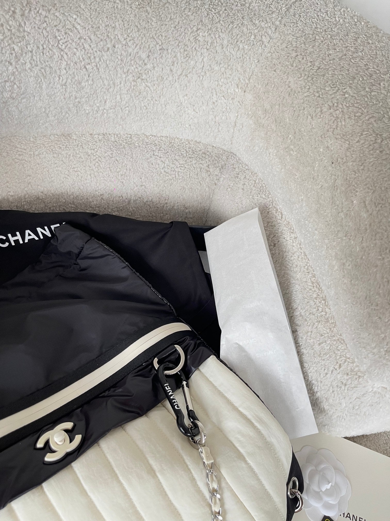 CHANEL 26S DRAWSTRING BACKPACK 44 IN BLACK AND WHITE NYLON GOLD HARDWARE