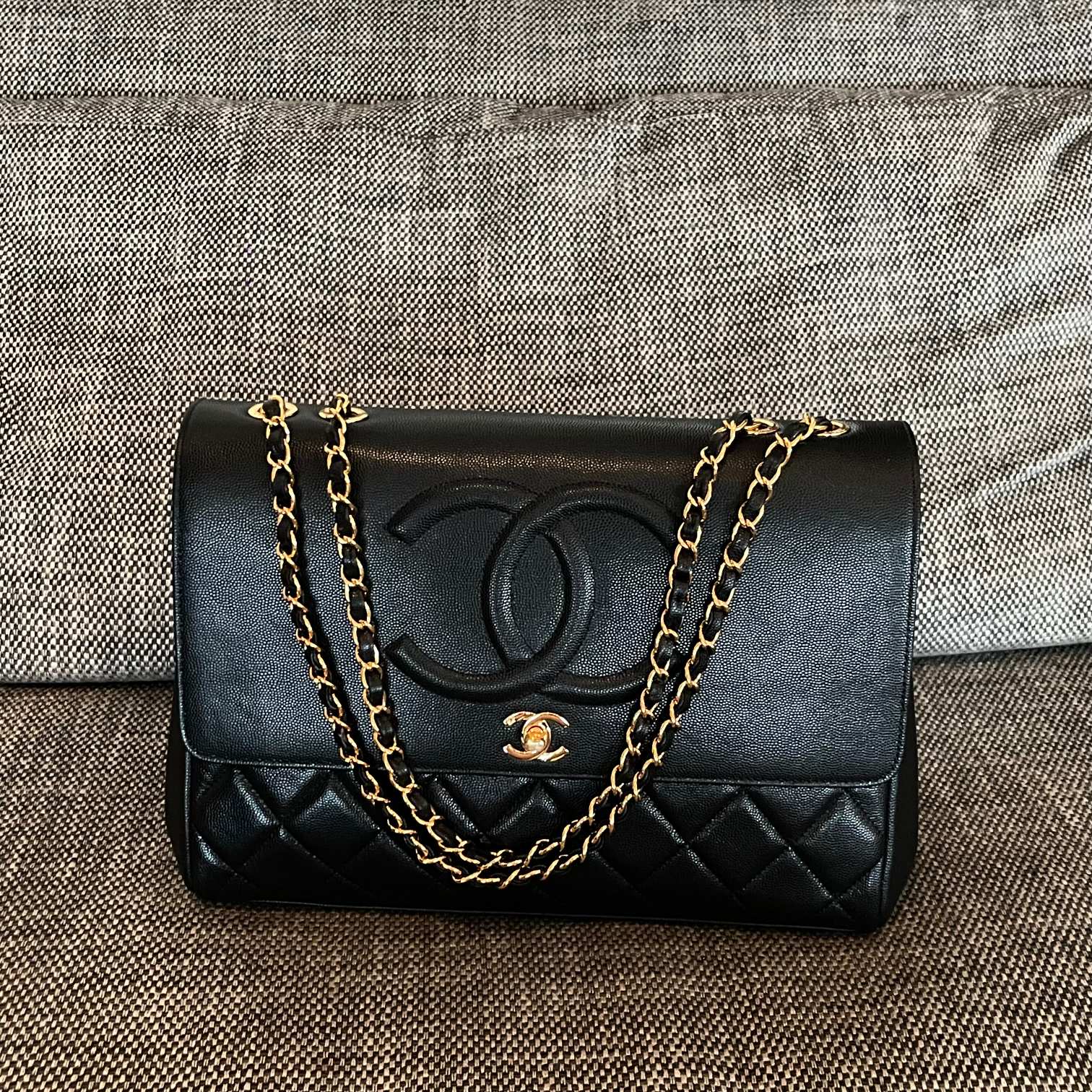 CHANEL 26S LARGE CC LOGO FLAP SHOULDER BAG 33 IN BLACK CAVIAR CALFSKIN GOLD HARDWARE